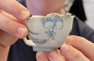 The more-complete porcelain tea bowl