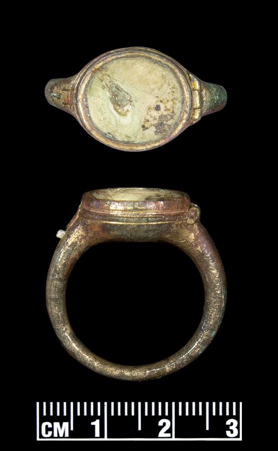 Side and top view of a copper alloy ring