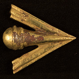 Arrow-shaped brass mount
