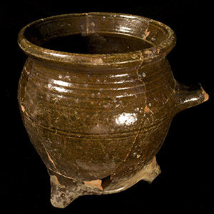 Essex post-medieval redware tripod pipkin