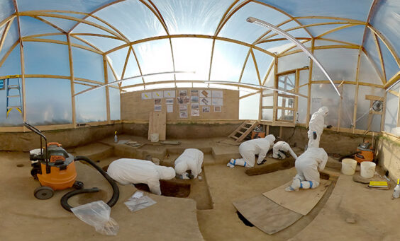 A 360-degree photo inside the burial structure.