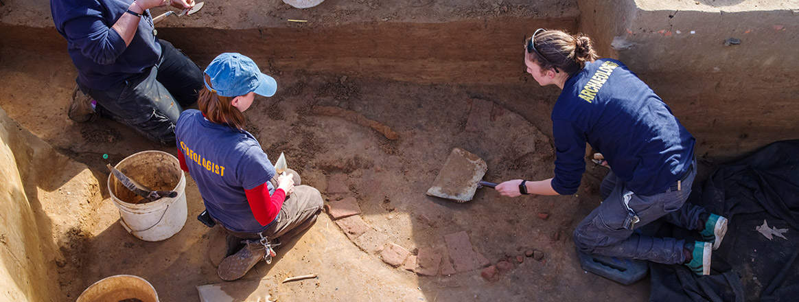 Excavating a 17th-century well found in the Confederate moat