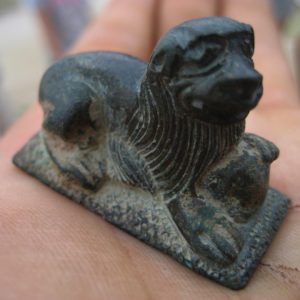 Copper alloy counterweight shaped as a seated lion