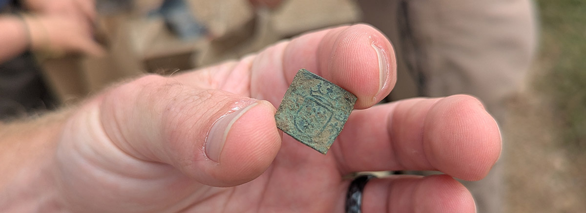 A coin weight for a French écu d'or found in the 1607 Burial Ground