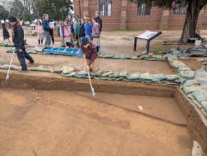 The break in the 1608 palisade extension can be seen at the bottom-right of the photo. This is likely the location of a gate.