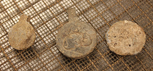 Three lead cloth seals on drying screen